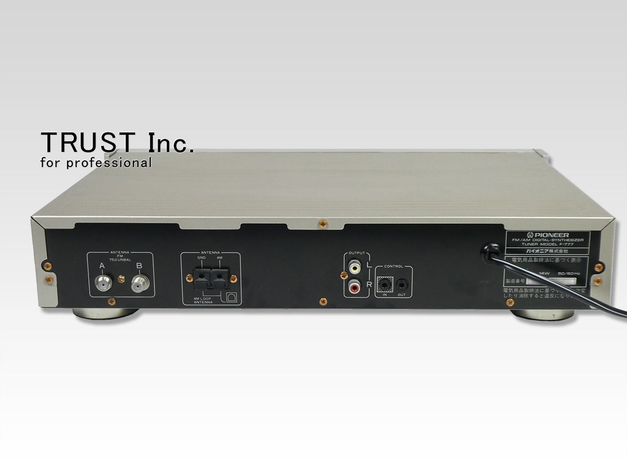 パイオニア F-777 DIGITAL SYNTHESIZER TUNER